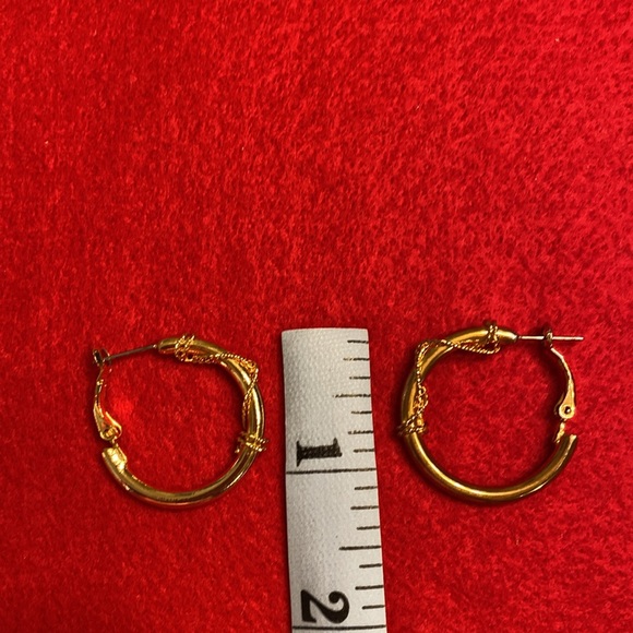 Hoop Earrings Goldtone Rope Design - Picture 11 of 16